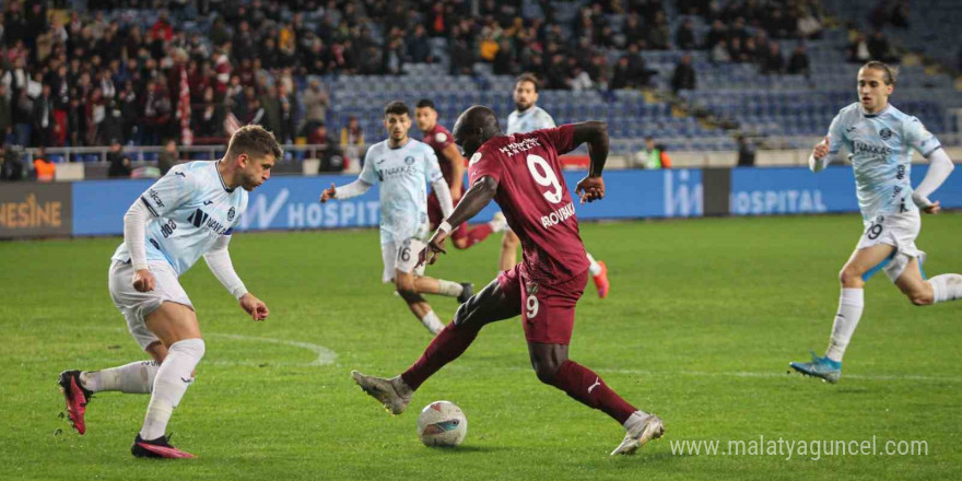 Trendyol Süper Lig: Atakaş Hatayspor: 1 - Adana Demirspor: 0 (İlk yarı)