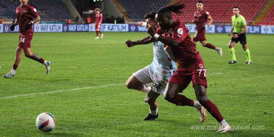 Trendyol Süper Lig: Atakaş Hatayspor: 1 - Adana Demirspor: 0 (İlk yarı)