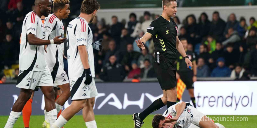 Trendyol Süper Lig: Başakşehir: 0 - Beşiktaş: 0 (İlk yarı)