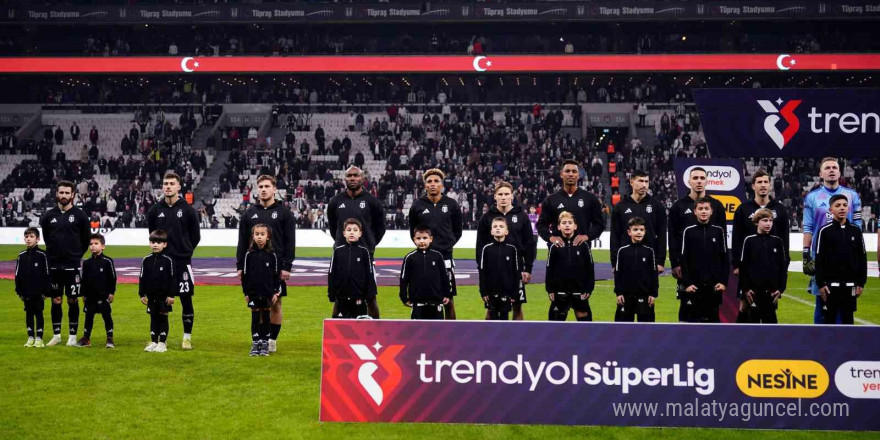 Trendyol Süper Lig: Beşiktaş: 1 - Corendon Alanyaspor: 1 (Maç devam ediyor)