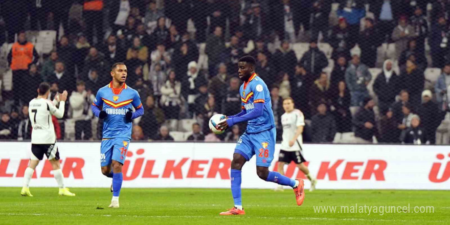 Trendyol Süper Lig: Beşiktaş: 2 - Göztepe: 2 (İlk yarı)