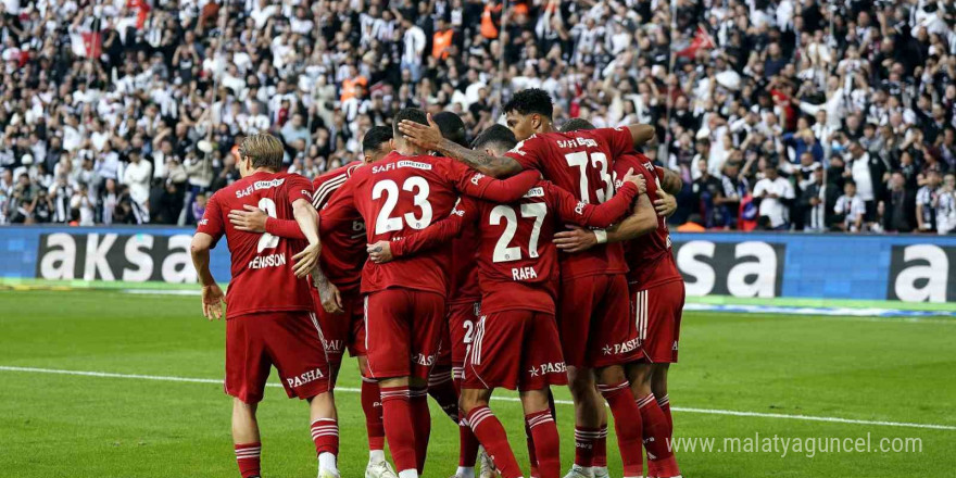 Trendyol Süper Lig: Beşiktaş: 2 - Konyaspor: 0 (İlk yarı)