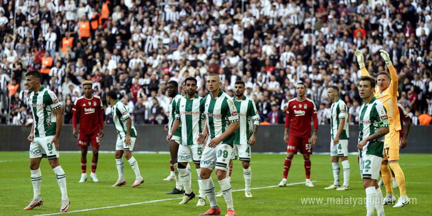 Trendyol Süper Lig: Beşiktaş: 2 - Konyaspor: 0 (İlk yarı)