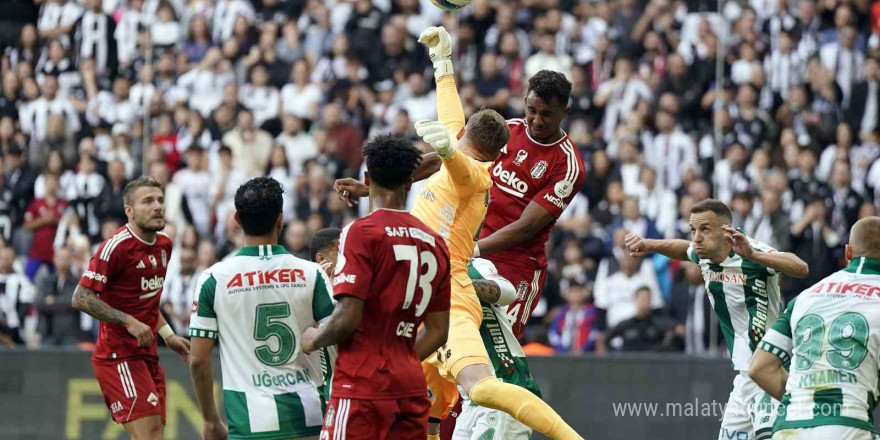 Trendyol Süper Lig: Beşiktaş: 2 - Konyaspor: 0 (İlk yarı)