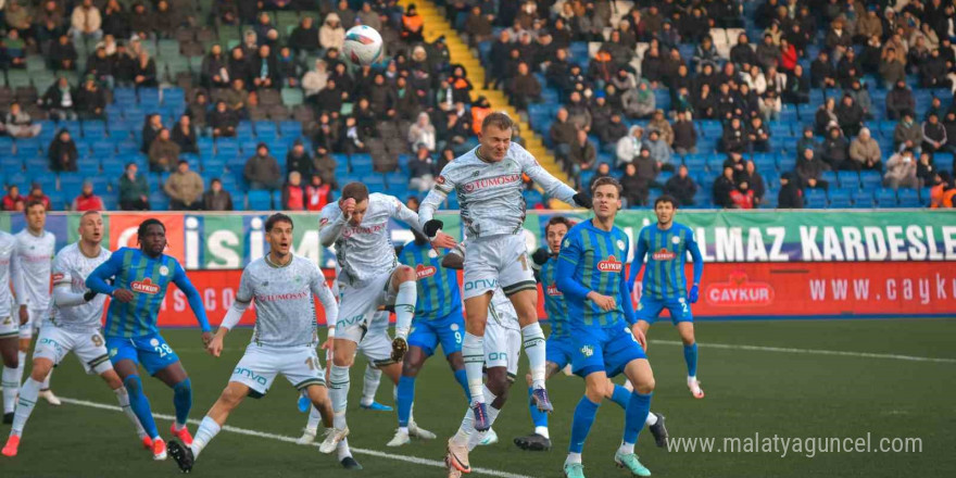 Trendyol Süper Lig: Çaykur Rizespor: 1 - Konyaspor: 0 (İlk yarı)