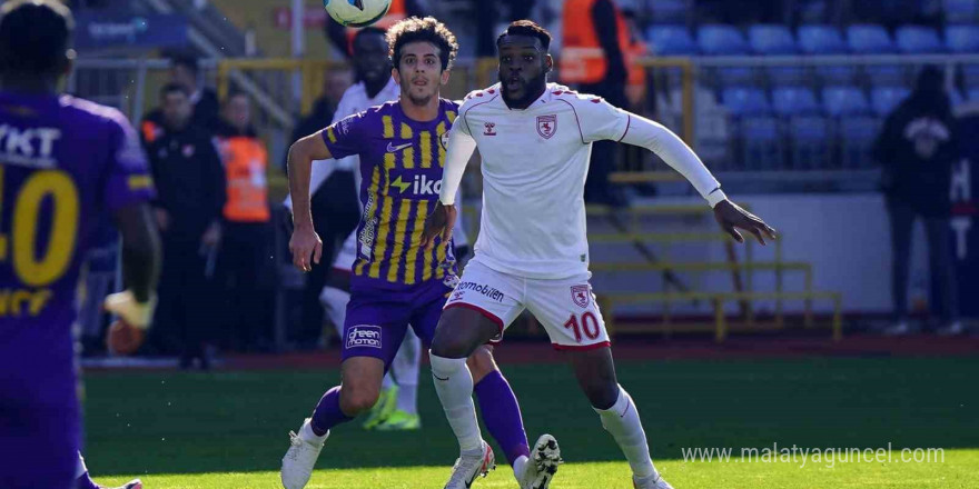 Trendyol Süper Lig: Eyüpspor: 0 - Samsunspor: 0 (İlk yarı)