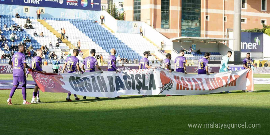 Trendyol Süper Lig: Eyüpspor: 1 - Hatayspor: 0 (İlk yarı)