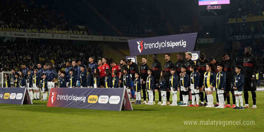 Trendyol Süper Lig: Fenerbahçe: 1 - Atakaş Hatayspor: 0 (Maç devam ediyor)