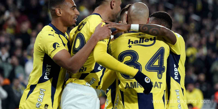 Trendyol Süper Lig: Fenerbahçe: 2 - Atakaş Hatayspor: 1 (İlk yarı)