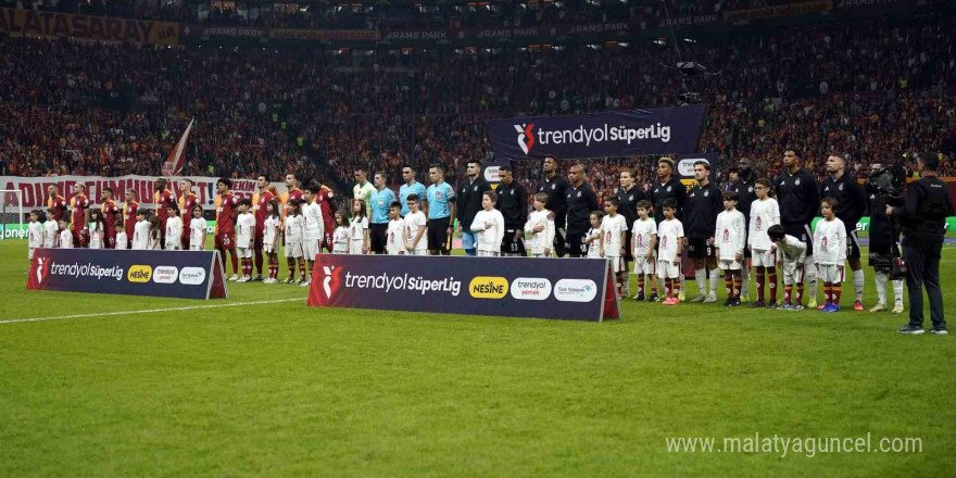 Trendyol Süper Lig: Galatasaray: 1 - Beşiktaş: 0 (Maç devam ediyor)