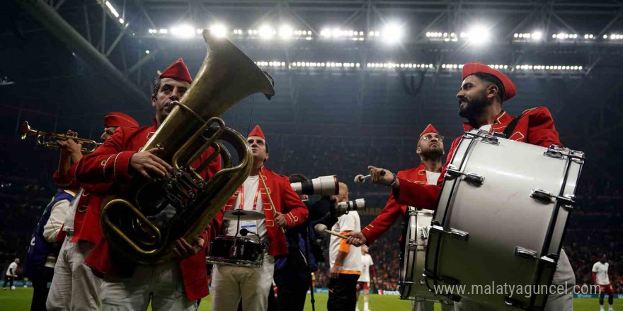 Trendyol Süper Lig: Galatasaray: 1 - Beşiktaş: 0 (Maç devam ediyor)