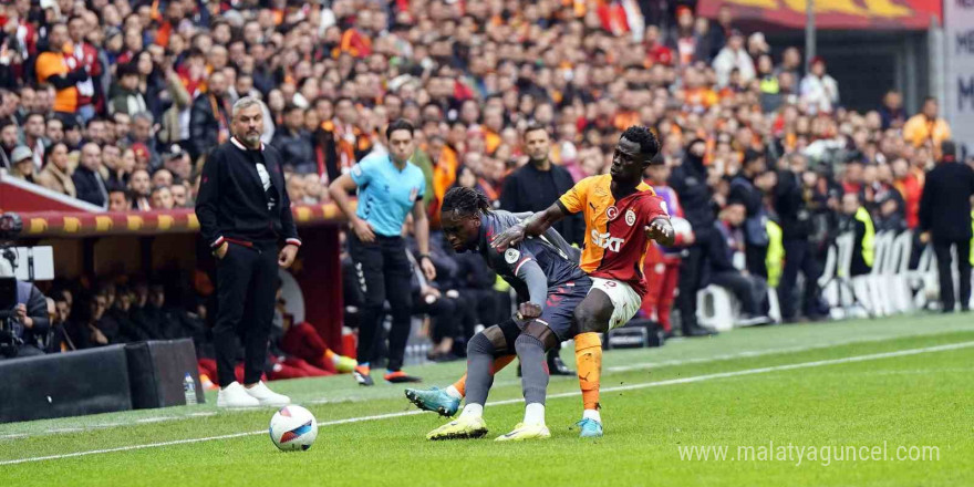 Trendyol Süper Lig: Galatasaray: 1 - Samsunspor: 0 (İlk yarı)