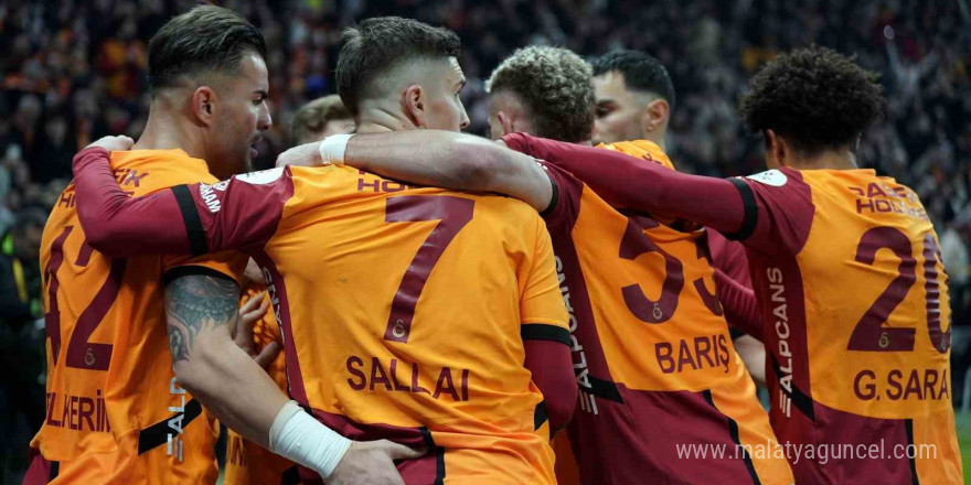 Trendyol Süper Lig: Galatasaray: 2 - Trabzonspor: 1 (İlk yarı)