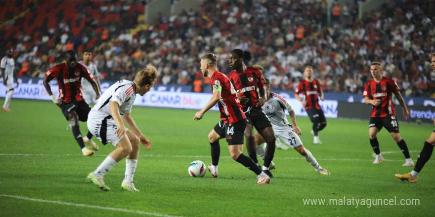 Trendyol Süper Lig: Gaziantep FK: 0 - Beşiktaş: 1 (İlk yarı)