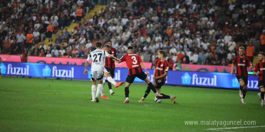 Trendyol Süper Lig: Gaziantep FK: 0 - Beşiktaş: 1 (İlk yarı)