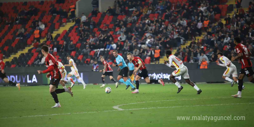 Trendyol Süper Lig: Gaziantep FK: 0 - Göztepe: 0 (İlk yarı)