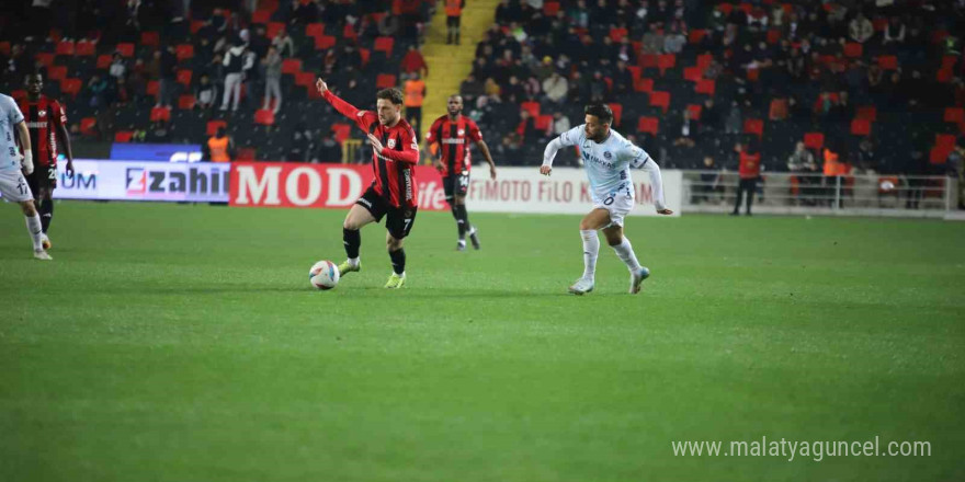 Trendyol Süper Lig: Gaziantep FK: 1 - Adana Demirspor: 0 (Maç devam ediyor)