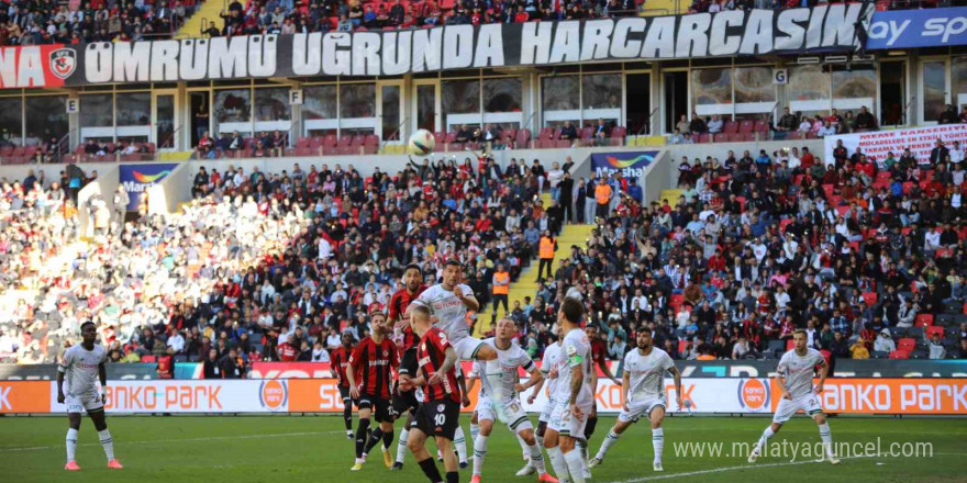 Trendyol Süper Lig: Gaziantep FK: 1 - Konyaspor: 1 (İlk yarı)