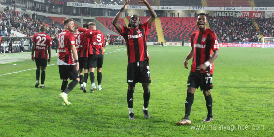 Trendyol Süper Lig: Gaziantep FK: 3 - Başakşehir: 0 (Maç sonucu)