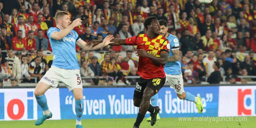 Trendyol Süper Lig: Göztepe: 0 - Trabzonspor: 0 (İlk yarı)