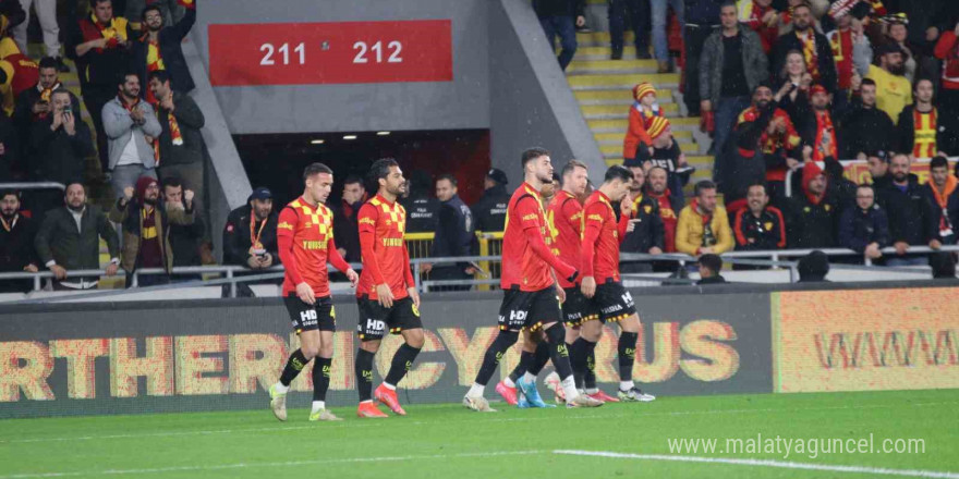 Trendyol Süper Lig: Göztepe: 1 - Kasımpaşa: 0 (İlk yarı)