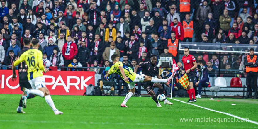 Trendyol Süper Lig: Samsunspor: 0 - Fenerbahçe: 1 (İlk yarı)