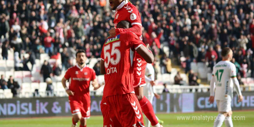 Trendyol Süper Lig: Sivasspor: 1 - Alanyaspor: 0 (İlk yarı)