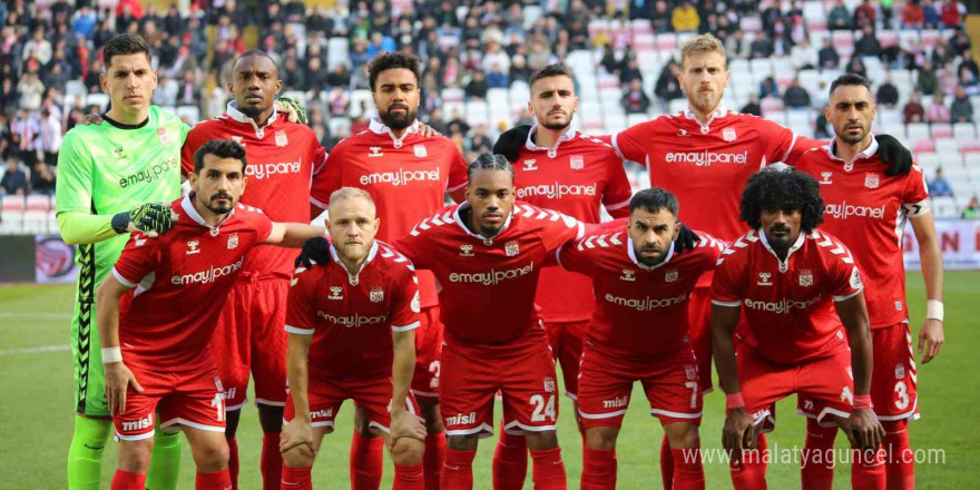 Trendyol Süper Lig: Sivasspor: 1 - Alanyaspor: 0 (İlk yarı)