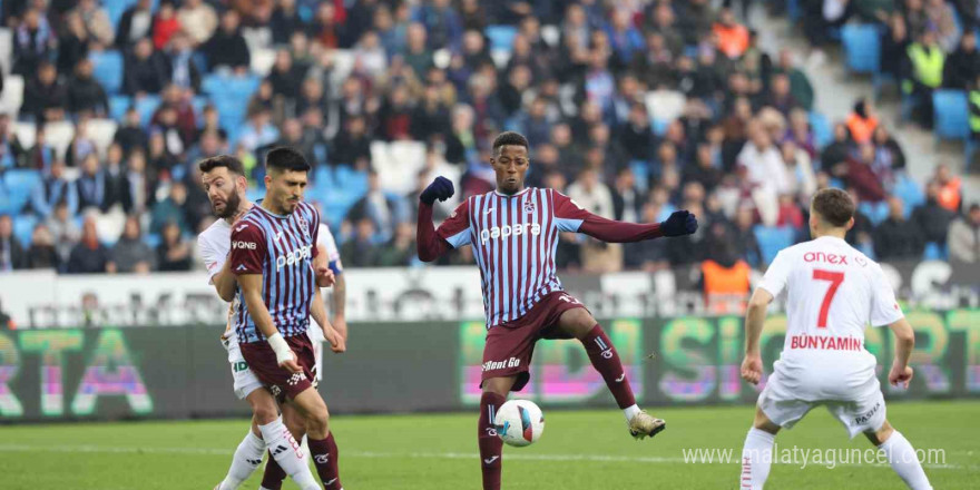 Trendyol Süper Lig: Trabzonspor: 1 - Antalyaspor:0  (İlk yarı)