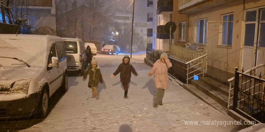 Tunceli’de eğitime kar engeli