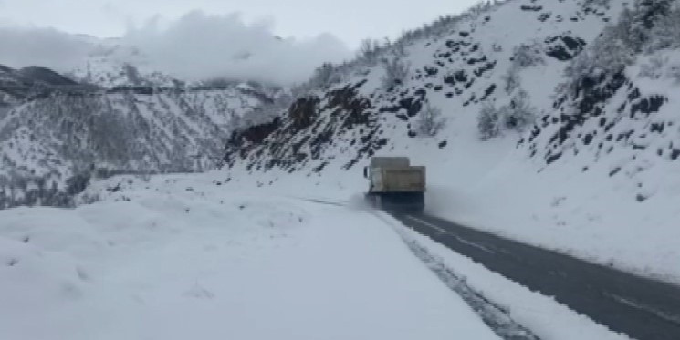 Tunceli’de kar yağışı etkisini sürdürüyor