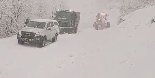 Tunceli’de kar yağışı nedeniyle mahsur kalan vatandaşlar kurtarıldı