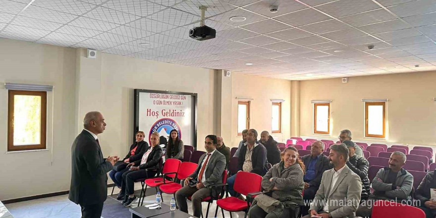 Tunceli’de muhtarlara sosyal hizmet eğitimi