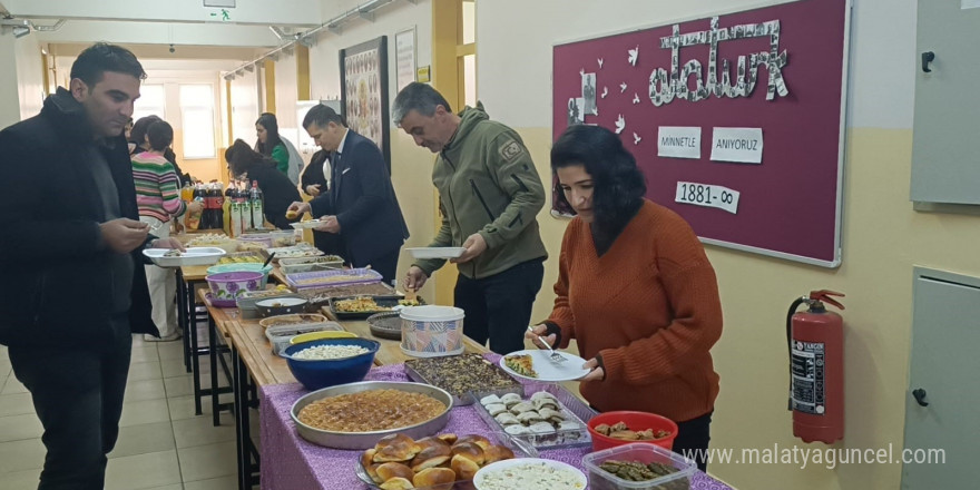 Tunceli’de okulda coğrafi işaretli ürünler sergilenip ikram edildi