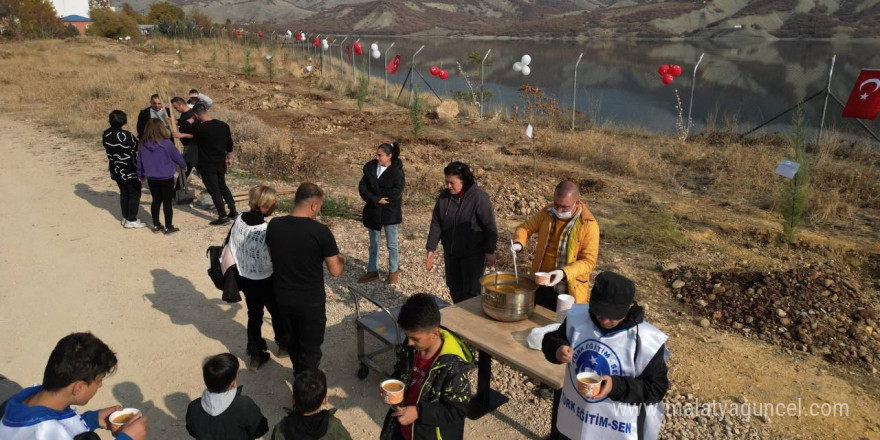 Tunceli’de şehit öğretmenler adına fidan dikildi