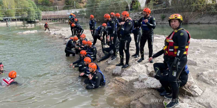 Tunceli’de su üstü kurtarma eğitimi