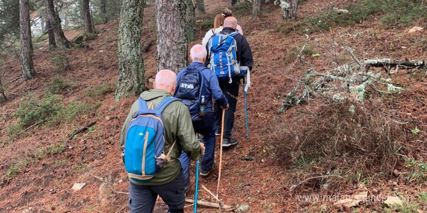 TURBELDAK üyeleri Spil Dağı’nda yürüdü