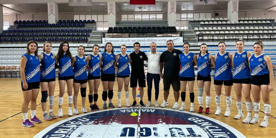 Turgutlu Belediyesi Kadın Voleybol Takımı antrenmanlara başladı