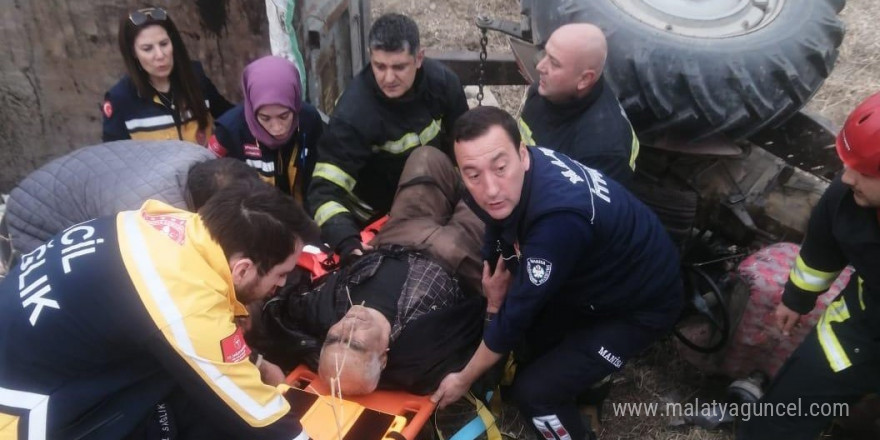 Turgutlu’da, devrilen traktörün altında kalan sürücü yaralandı