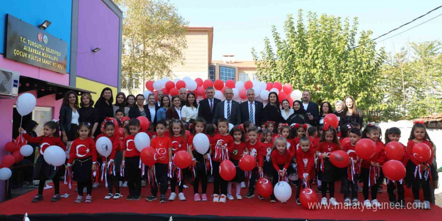 Turgutlulu minik öğrencilerde Cumhuriyet Bayramı heyecanı