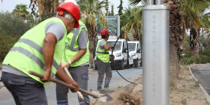 Turgutreis kıyı şeridinde aydınlatma çalışmaları sürüyor