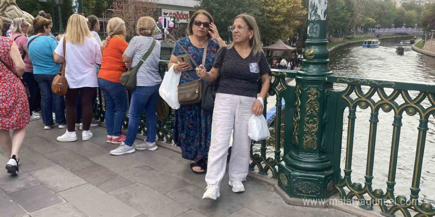 Turistler Porsuk Çayı’nın manzarasına hayran kaldı