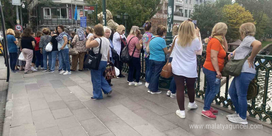 Turistler Porsuk Çayı’nın manzarasına hayran kaldı