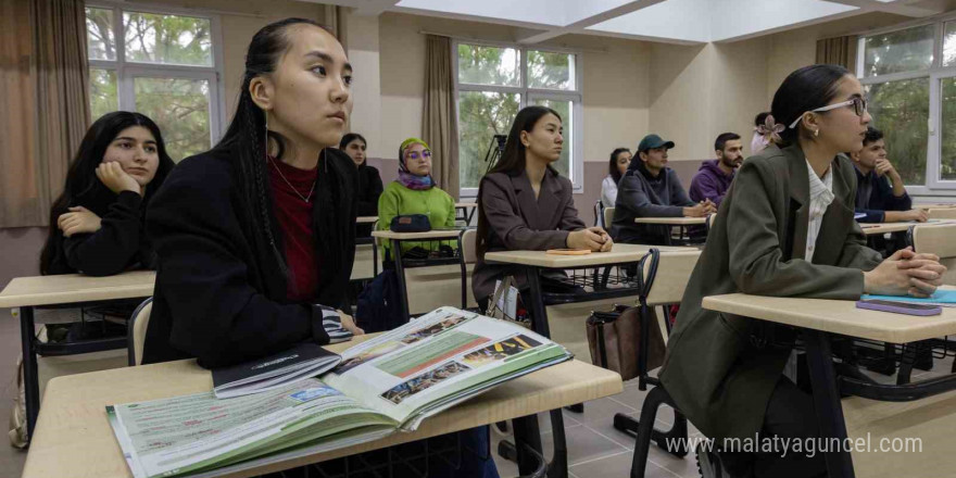 Türk dünyasındaki bakanlar, milletvekilleri, büyükelçiler bu enstitüden mezun