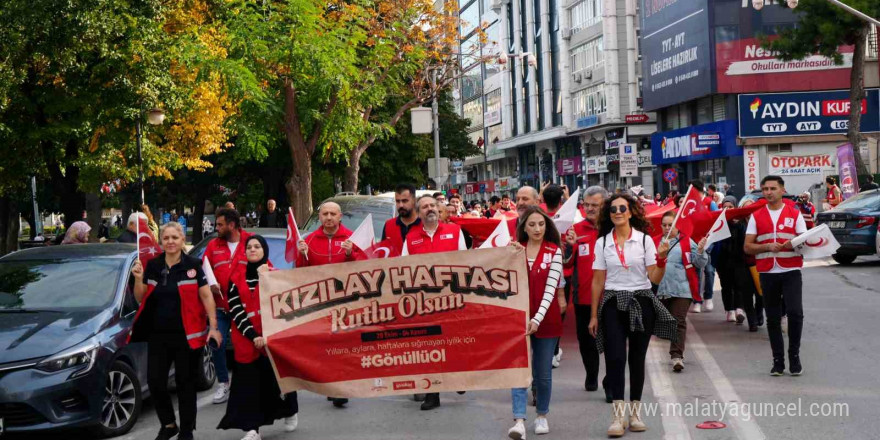 Türk Kızılay’dan bayrak yürüyüşü