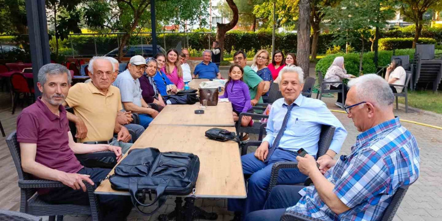 Türk Müziği Derneğine kadın eli