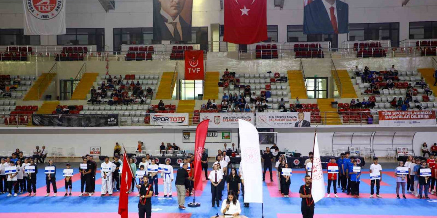 Türkiye Karate Şampiyonası’nın açılış seremonisi yapıldı