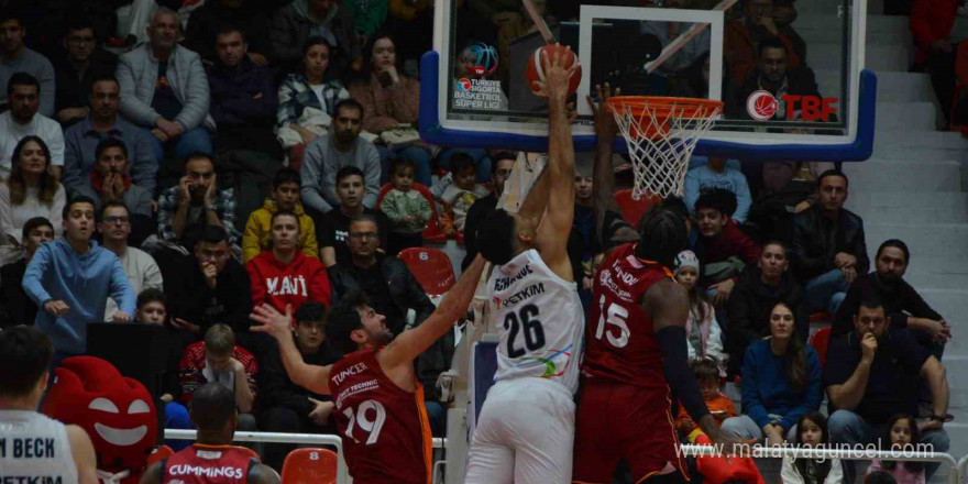 Türkiye Sigorta Basketbol Süper Ligi: Aliağa Petkimspor: 77 - Galatasaray: 94