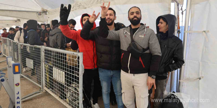 Türkiye’de 2 yıl yaşayıp ülkesine dönen İbrahim, “ Türk halkına çok teşekkür ederim'