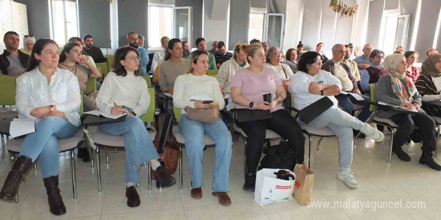 Türkiye’nin değişik illerinden gelip Burhaniye’de arıcılık öğrendiler